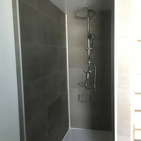 Avec Jacuzzi Privatif A Proximite De L'ocean شقة سان جوليان-أون-بورن