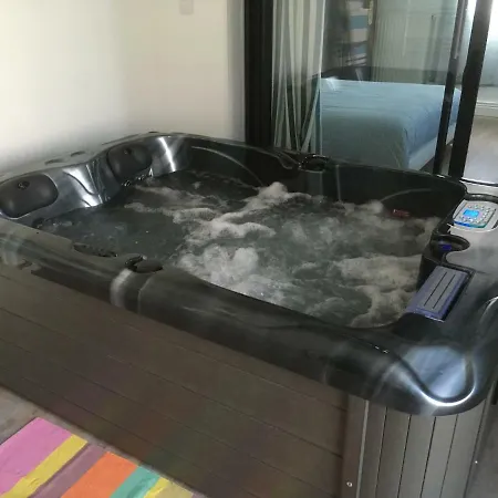 Avec Jacuzzi Privatif A Proximite De L'ocean سان جوليان-أون-بورن